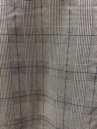 Pantalones grises de cuadros ajustados