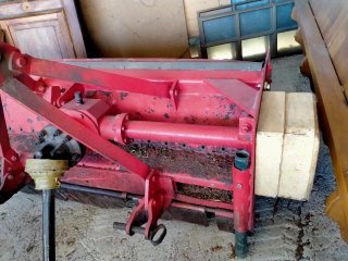Trituradora agrícola roja