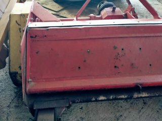 Trituradora agrícola roja