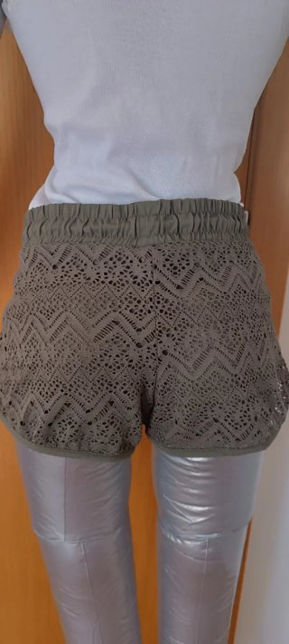 Shorts de encaje verde oliva