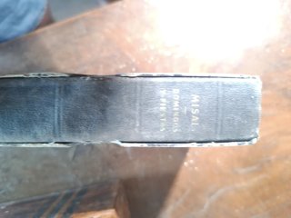Libros antiguos.misal domingos y fiestas