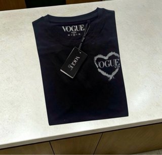 Tallas XS / S / M / L / XL. Camiseta VOGUE VIP