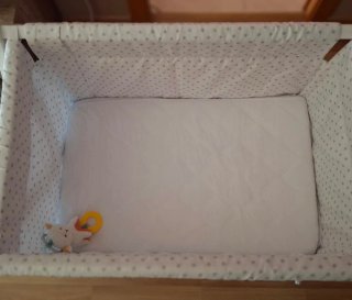 Minicuna bebé con estrellas