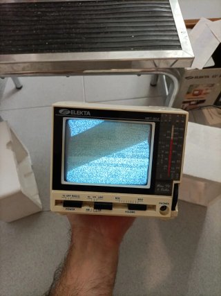 Mini TV Elekta 4.5 B/W AM/FM Radio