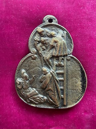 Medalla vintage “Descendimiento de la Cruz”