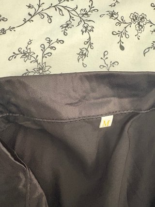 Pijama lencero negro satinado