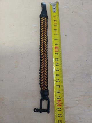 Pulsera trenzada con cordon de cuero