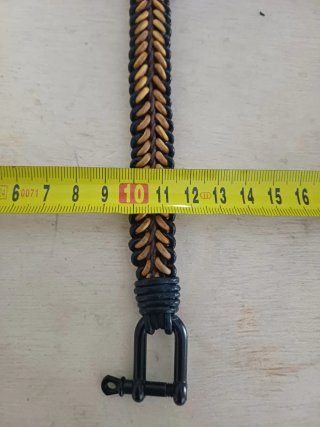 Pulsera trenzada con cordon de cuero
