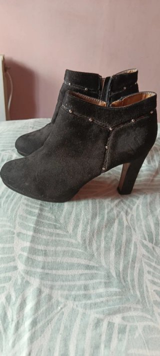 Botines de tacón negros ante