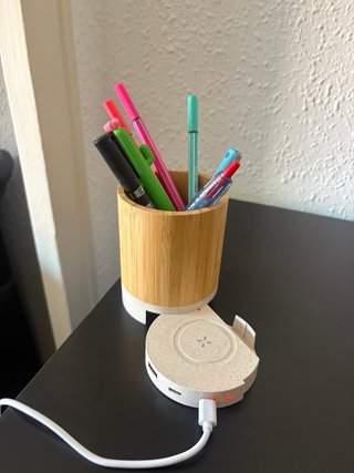Portalápices con cargador inalámbrico y hub USB