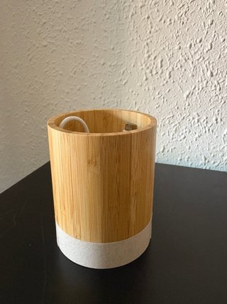 Portalápices con cargador inalámbrico y hub USB