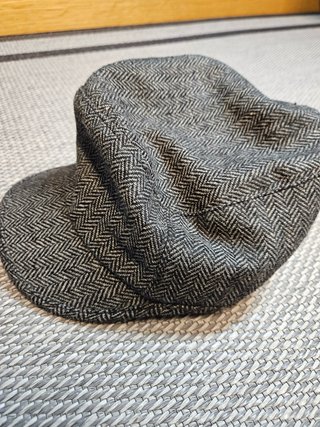 Gorra estilo militar tweed gris y negro.