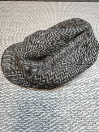 Gorra estilo militar tweed gris y negro.