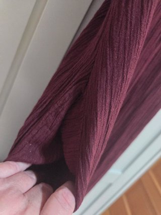 Mono rojo de tirantes con abalorios
