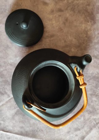 Teiera Etnica Ceramica Nera Manico Bambù