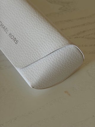 Funda gafas Michael Kors blanca