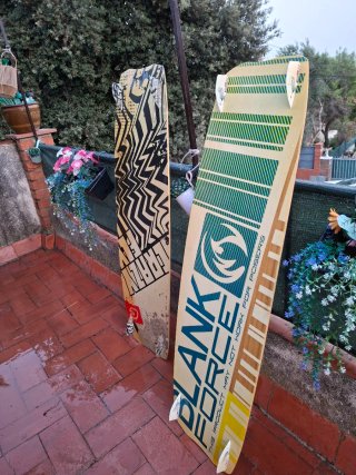 Dos tablas de kitesurf