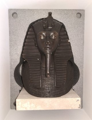 Escultura Tutankamón Metal y Piedra
