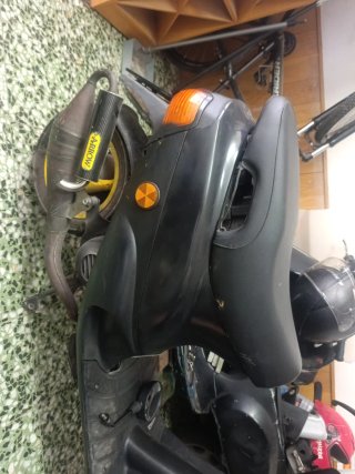 Piaggio Zip Scooter Negro/Amarillo
