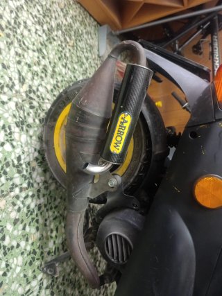 Piaggio Zip Scooter Negro/Amarillo