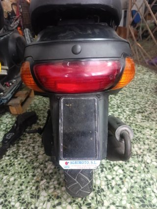 Piaggio Zip Scooter Negro/Amarillo