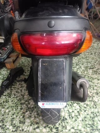 Piaggio Zip Scooter Negro/Amarillo