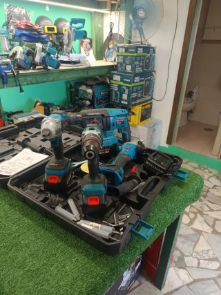 Kit quattro in uno con tre batterie da 36V.