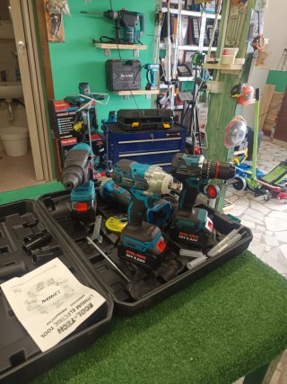 Kit quattro in uno con tre batterie da 36V.