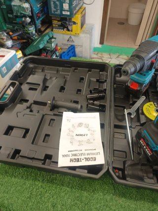 Kit quattro in uno con tre batterie da 36V.