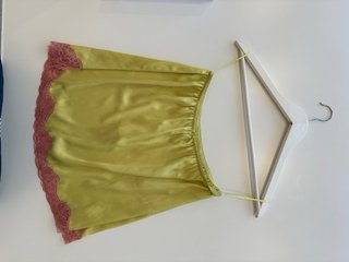 Topshop Blusa Verde con Encaje Rosa