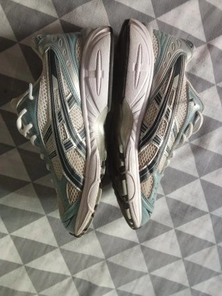 VENDO URGENTE Asics gel NYC azules y blancas 42