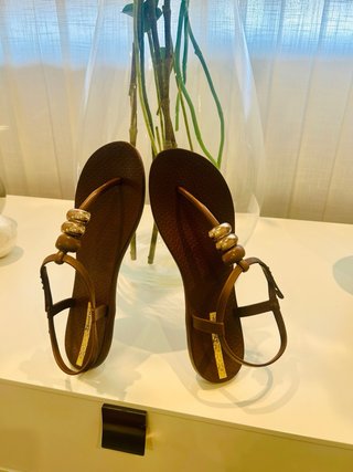 Sandalias Ipanema Talla 38 Marrón y Dorado