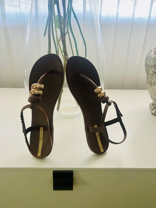 Sandalias Ipanema Talla 38 Marrón y Dorado