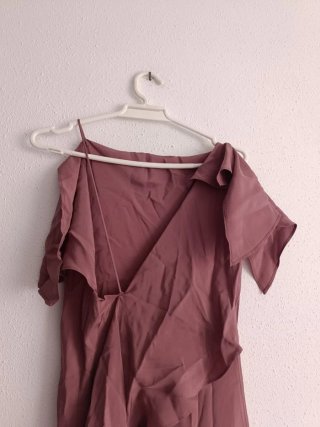 Vestido Zara midi asimétrico rosa