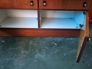 Cómoda antigua de madera