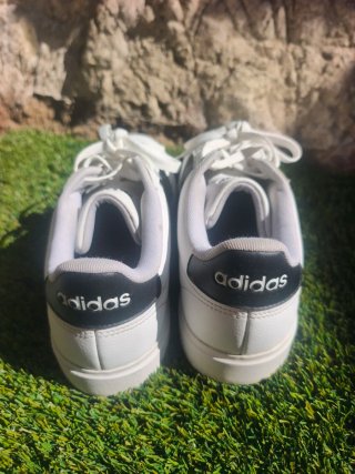 Zapatillas Adidas TALLA 43 1/3 Blancas y Negras