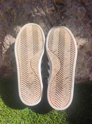 Zapatillas Adidas TALLA 43 1/3 Blancas y Negras
