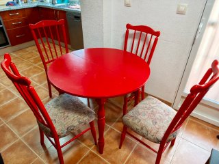 Mueble de salita rojo ,mesa y 6 sillas