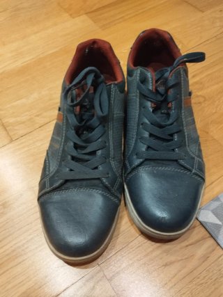 Zapatos deportivos grises