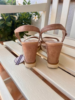 Sandalias de piel NUEVAS! (Talla 41)