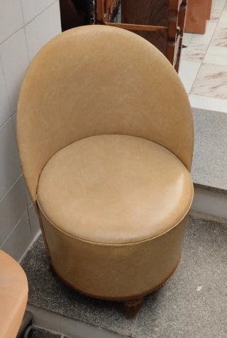 Sillón de dormitorio en buen estado.