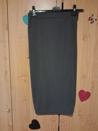 Falda gris con abertura