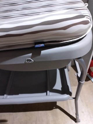 Cuna madera con ruedas y bañera cambiador