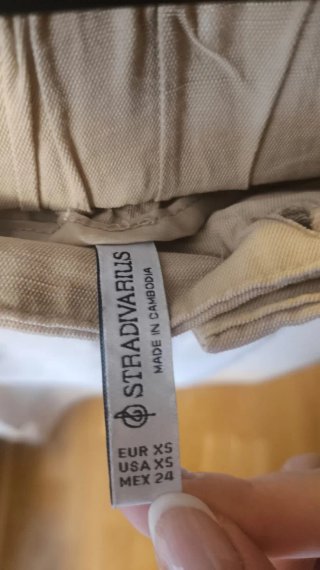Pantalón efecto lino Stradivarius beige
