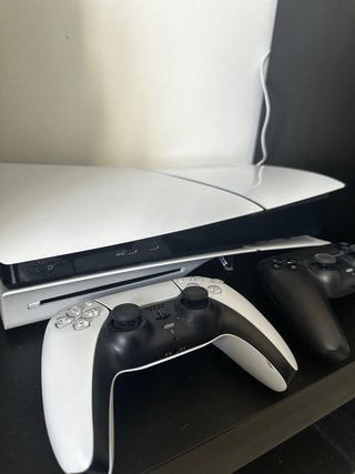 Consola PS5 Estándar + 2 Controles
