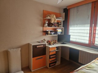 Cama infantil con cajones y escritorio