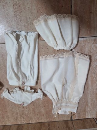 Ropita tejida para muñecas