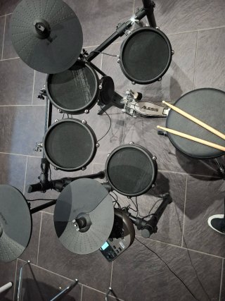 Bateria electrònica Alesis Nitro Mesh Kit
