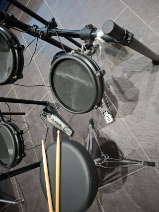 Bateria electrònica Alesis Nitro Mesh Kit