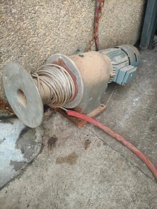 Motor para elevador con cable